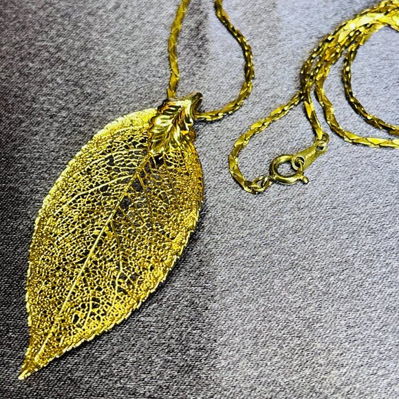 Vintage Avon 14K Gold Filled Real Leaf Necklace and Earrings Jewelry Set - Picture 6 of 8